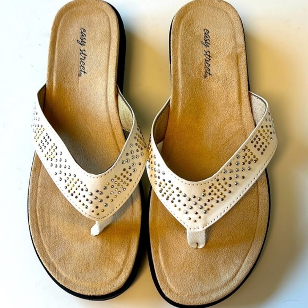 Sandals women’s size 7 1/2. White‎ with metal dots. NWOT.